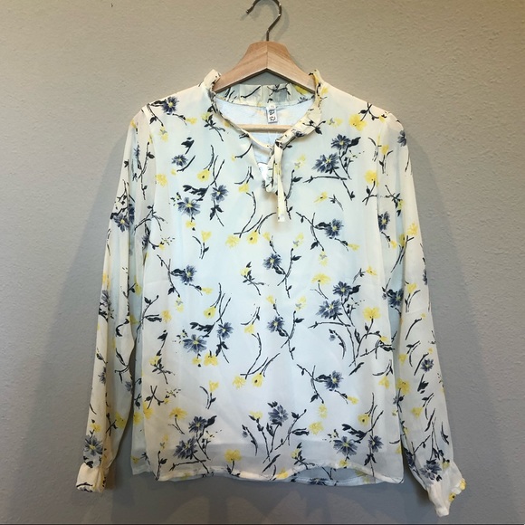 Amazon Tops - NWT Floral print, tie collar top (fits more like a M)